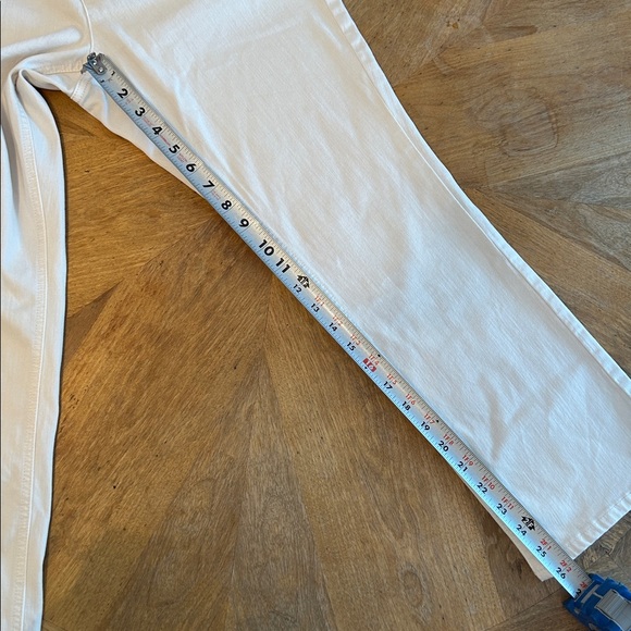 J. Jill Cream Denim Demi-boot cut Boot-Cut Ankle jeans. Size 10. Mid rise. EUC. - Picture 8 of 11